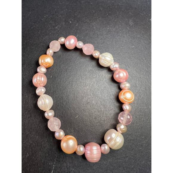 Freshwater pearl and rose quartz stretch bracelet - Picture 1 of 9
